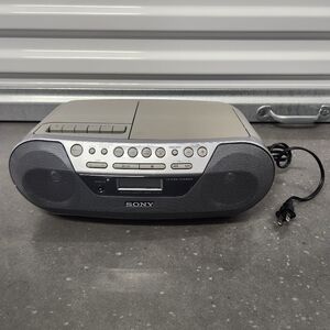Sony Silver Boombox with CD Boombox Stereo Radio Cassette-Corder